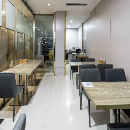 Shell Hotel (Feng County Bus Station)