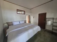 Beautiful room in Kotok, Private Island Hoteles en Islas Seribu