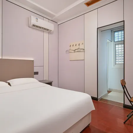 QingZhu Four Seasons Chain Hotel (Nanjing Lukou Airport Branch) Отели рядом с Аэропорт Нанкин