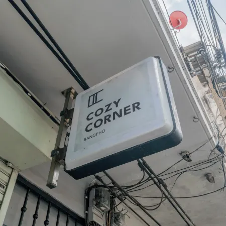 Cozy Corner Bangpho Отели рядом с достопримечательностью «Станция метро Tao Poon»
