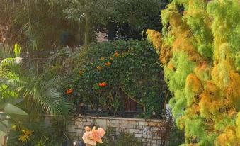 Tuji Monet's Garden Hotel