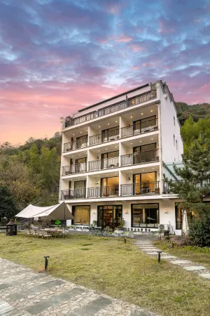 Guchi · Mountain Wilderness Boutique Hotel Отели рядом с достопримечательностью «Baiyunyuan»