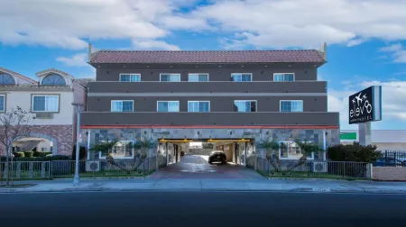 Elev8 hotel Los Angeles, LAX Отели рядом с достопримечательностью «Inglewood Park Maintenance»