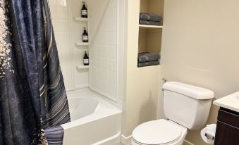 Beautiful 1 BR in LA| Gym & Pool | 10Mins to Cedar
