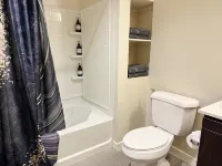 Beautiful 1 BR in LA| Gym & Pool | 10Mins to Cedar Hotels in Los Angeles