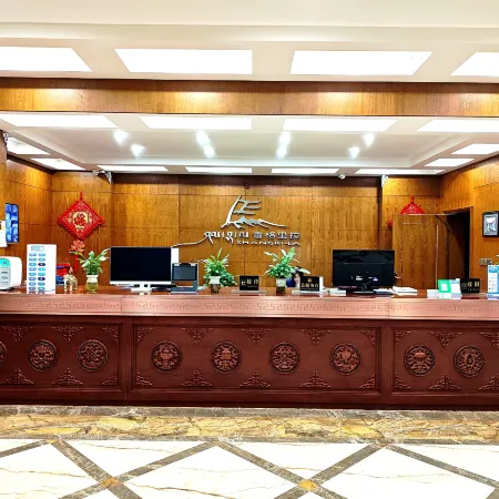 Shangri-La Hotel