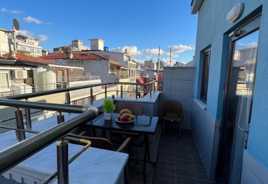 5. 탁심 라리사 호..