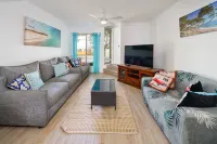 Coolum Beach Getaway: Beach & Shops - Book Direct - 무료 와이파이