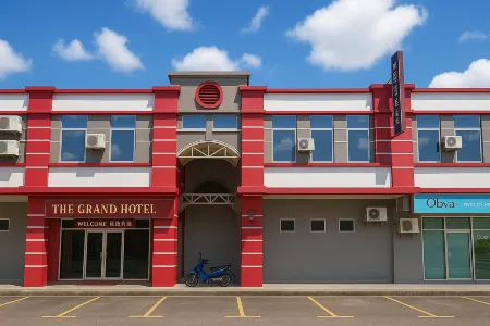 The Grand Hotel 2 Sandakan Отели рядом с достопримечательностью «Agnes Newton Keith Home»
