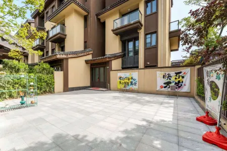 Yideng Private Hot Spring Vacation Boutique Stay (Taibai Mountain Tang Town) Отели рядом с достопримечательностью «Eye of Mount Taibai»