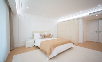 High-End Serviced Residence (Shanghai Gubei Road Golden City Road Branch)