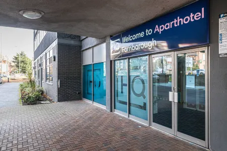 HQ Aparthotel Farnborough Отели в г. Фарнборо