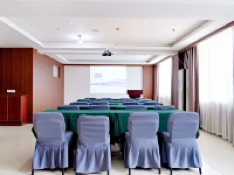 ‌Haotai Hotel (Dawu Experimental Secondary School, Central Bus Station) Hotel di Dawu