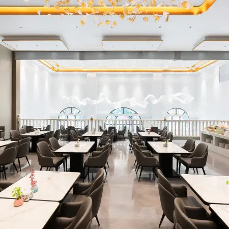 YiBon International Hotel (Hebi City Government Century Plaza Branch)