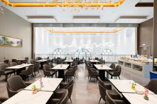 YiBon International Hotel (Hebi City Government Century Plaza Branch)