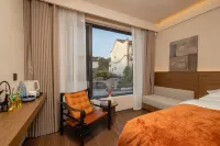 Floral Jiuhua Mountain Qinyaju Homestay (Roushen Baodian) Hotels near Jiuhua Street