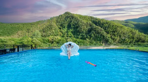 Bonfire Villa · Creekside · Starry Sky Pool Family Vacation Homestay (Moon Bay Scenic Area)