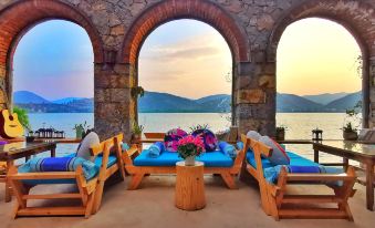 Isle Haven Seaview Designer Retreat (Dali Erhai Branch)