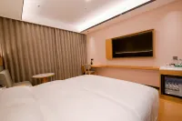 輪台瀚悅庭飯店（客運站新新路步行街店）