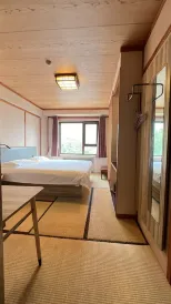 Hongduan Hesu Hotel (Beijing Guomao Hujialou Subway Station)