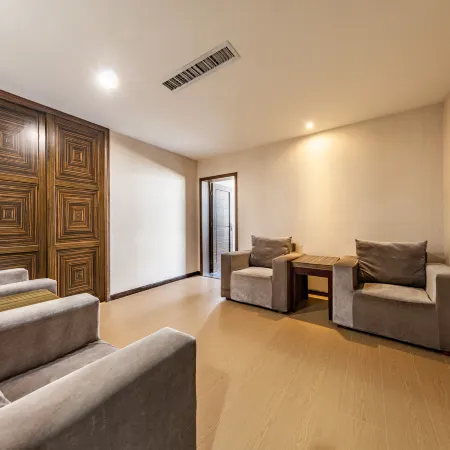 Kaili Qianshe·Guangwan Hotel (Wanda Plaza)