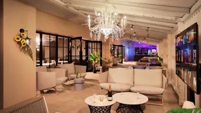 Doutonboricrystalhotel3 Hotel in zona Dairenji