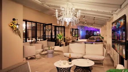 Doutonboricrystalhotel3 Отели рядом со станцией JR Abikocho Station