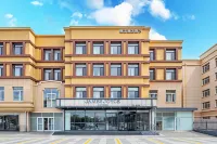 喆啡飯店（山海關火車站天下第一關古城店） 老龍頭附近的飯店