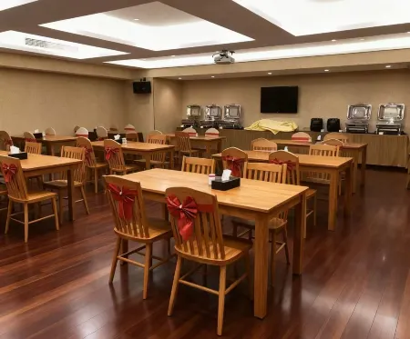 Vienna Hotel (Foshan West Railway Station Airport Branch) Отели рядом с достопримечательностью «Foshan Nanhai Shishanzhen Library»