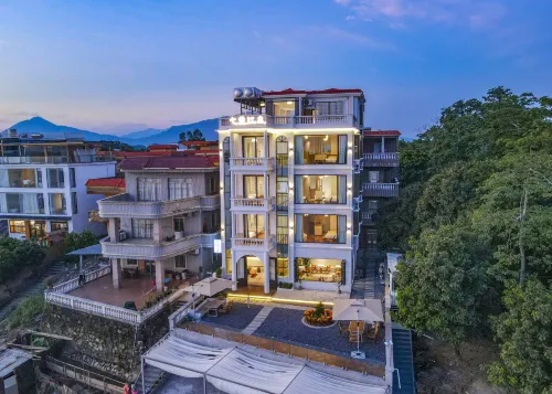 Seven Li Jiang Lan · Riverside Vier · First Line River View Vacation Stay