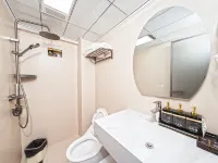 Lichuan Huashijian Homestay (Baicheng Railway Station) Отели в г. Личуань