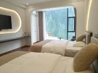 Tea Horse Road Inn Tiger Leaping Gorge (Tiger Leaping Gorge Town Branch) Hotels near Hutiao Stone