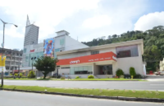 โรงแรม ลูทานา - ที่มีที่จอดรถ