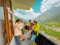 Young Monk Hostel & Cafe Jibhi