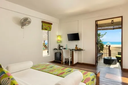 Maalu Maalu Resort & Spa - Thema Collection Отели рядом с достопримечательностью «iSoft Trchnologies»