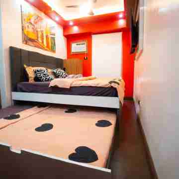 Near Manila Airport. Lovely "HOTEL STYLE" Studio Condo, With Kitchenette + Swimming Pool, 7A Hotel Exterior