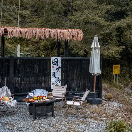 Under the Moon Inn (Jingxian Yueliangwan Scenic Area Store)