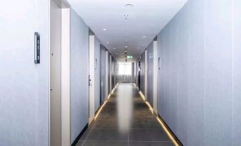 huobao Esports Hotel (Shanghai Fengxian Jinhui Commercial Plaza)