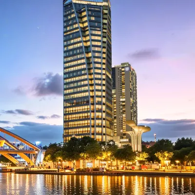 Banyuju Riverside Duplex Apartment Homestay (Sunwenxi Road Pedestrian Street Xingzhong Plaza) Hotels near Qijiang Park