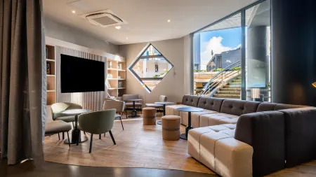 Hotel Campanile Prime - Nice Airport Отели рядом с достопримечательностью «Musée des Arts Asiatiques»