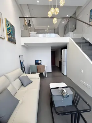 柏美公館·設計師輕奢影院loft公寓（力高雍湖國際魚尾洲地鐵站店） 魚尾洲公園附近的飯店