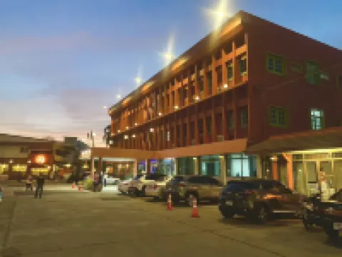 Chainatgrand Hotel