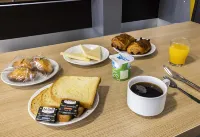 南佩皮尼揚西班牙門民宿飯店 - 早餐
