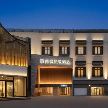 Mehood Lestie  Hotel Отели рядом с достопримечательностью «Храм Nanchan»