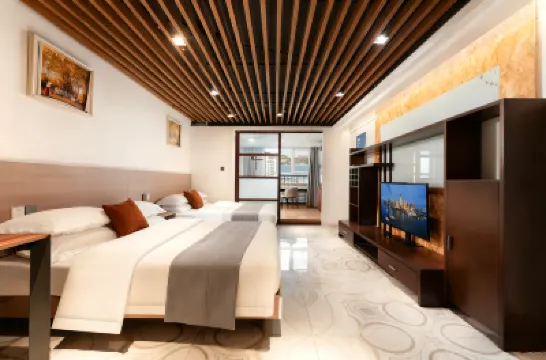 Weihai Ancient Street | Ease Residence Guesthouse (Xingfu Men Branch of Weihai High Plaza) Hotels near Huancui