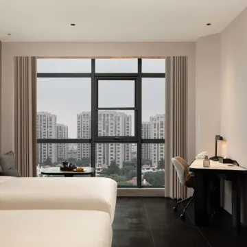 Lu'an Railway Station Xinghe Jiefang Square Atour Hotel