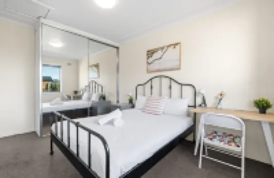Peaceful Rooms – Easy Access to Transit & Local Stores