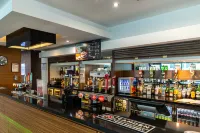 Holiday Inn Express LONDON - HEATHROW T5 by IHG - bar