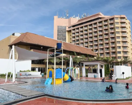 Primula Beach Hotel Ξενοδοχεία στην πόλη Batu Buruk