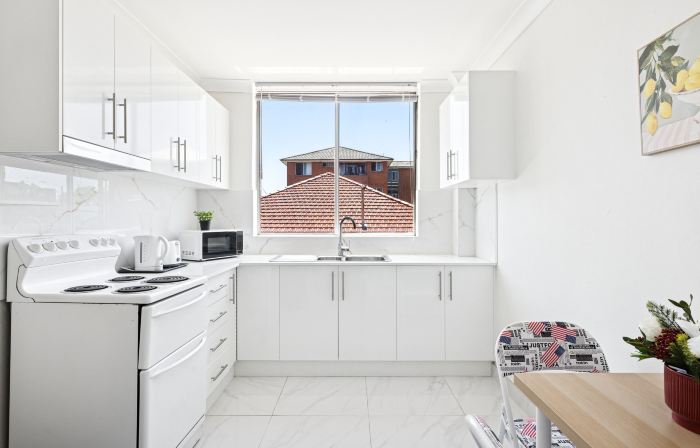 Convenient Stay – Just Steps from Station & Essentials